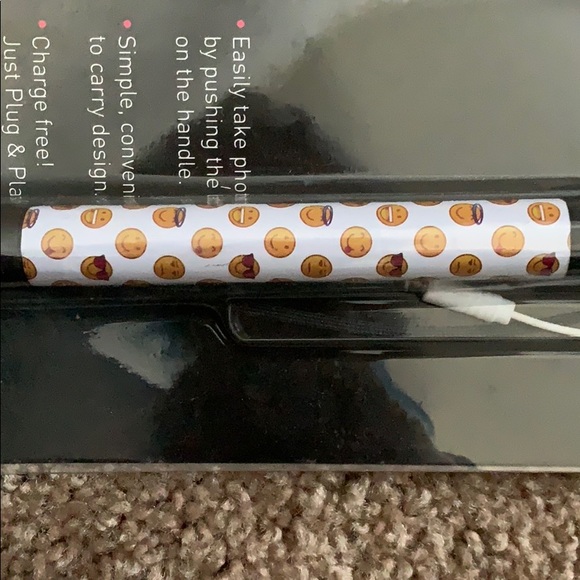 Rue Tech Selfie Stick “Emoji” - Picture 3 of 3